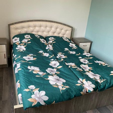 Lovely 2-Bedroom Apartment Near Ayb School Dilijan Exteriör bild